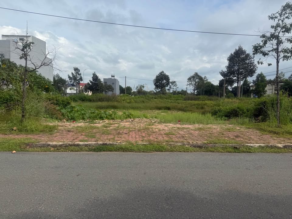 Đất nền góc 3 mặt tiền đường Hồ Thành Biên, Bà Rịa 85m² giá 2.3 tỷ - Pháp lý rõ ràng!