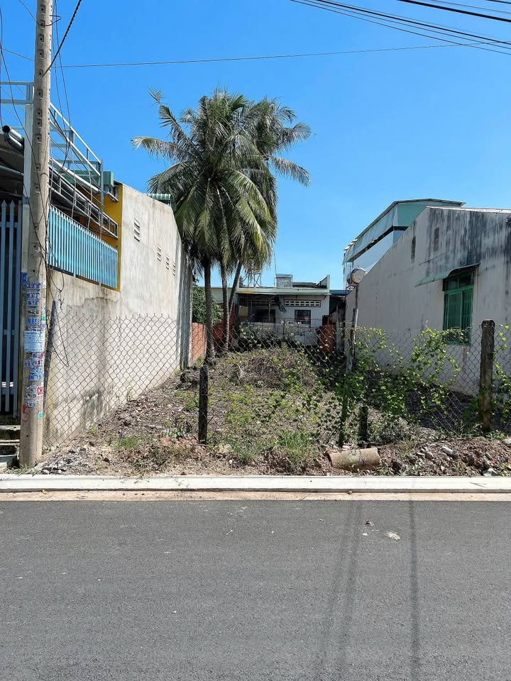 Đất nền Hòa Thành 240m² giá 2.16 tỷ - Khu dân cư an ninh, gần chùa Tòa Thánh!