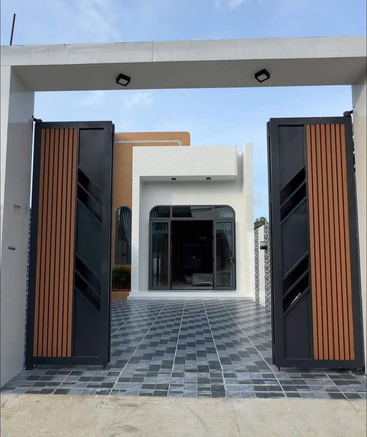 Nhà phố Phước Hưng, Long Điền 170m² giá 2.35 tỷ - Sân vườn rộng rãi