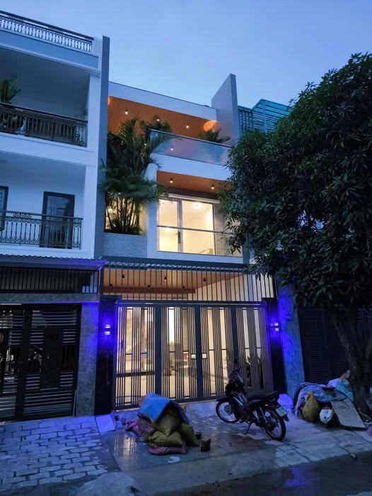 Nhà đẹp khu đô thị Phước Long A, Nha Trang 96.9m² giá 8.2 tỷ - Hướng Đông Nam thoáng mát!