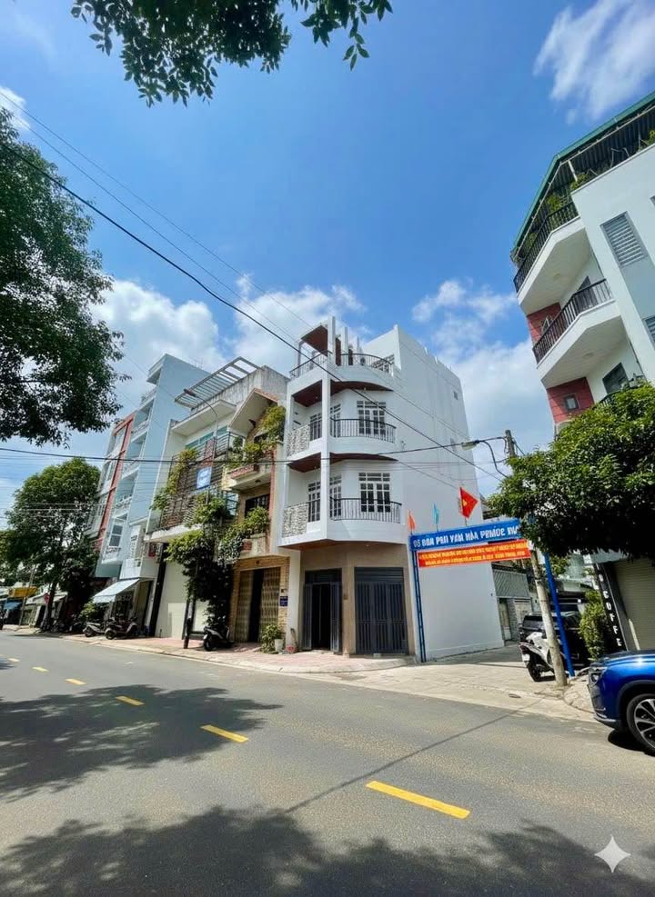 Nhà căn góc 2 mặt tiền Nguyễn Thị Định 44m² giá 7.2 tỷ - Gần biển Nha Trang!