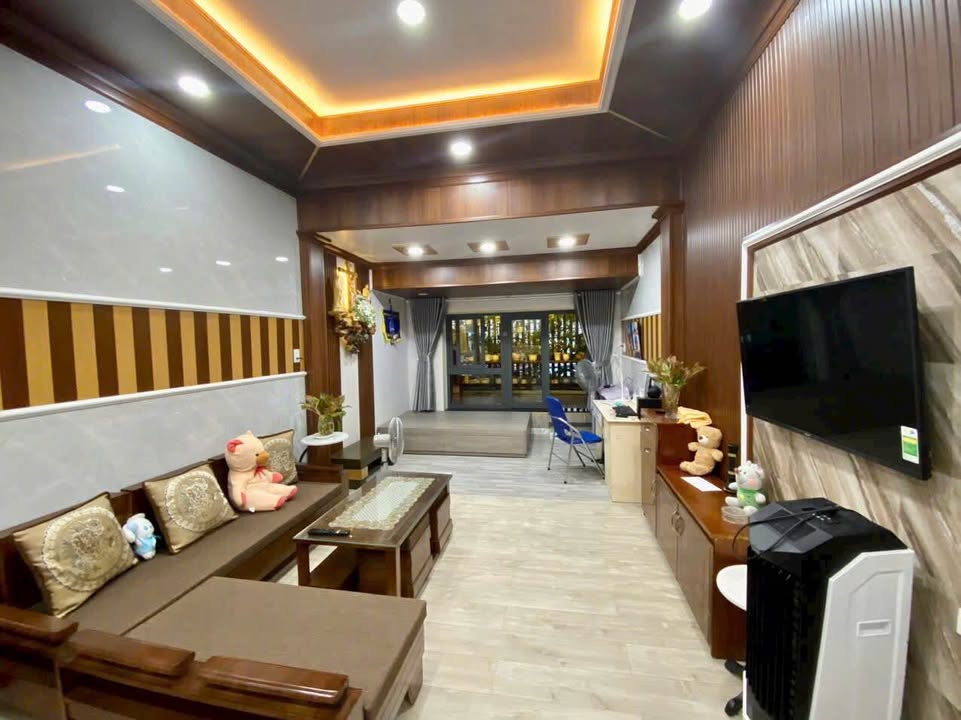 Nhà 2 tầng Cao Bá Quát, Phước Tân, Nha Trang 68.7m² giá 6 tỷ - Xây dựng tâm huyết, nội thất xịn!