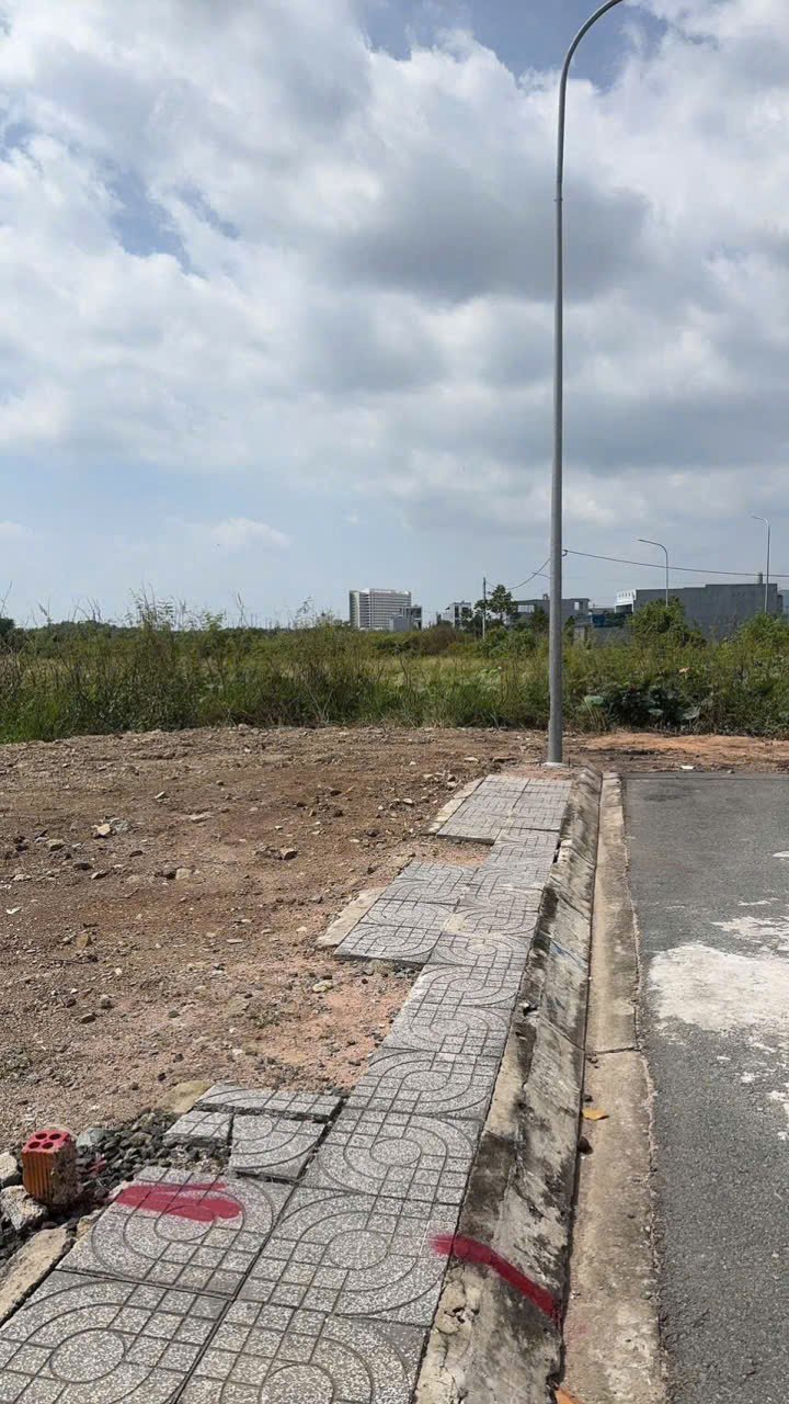 Đất nền Hòa Long Bà Rịa 142m² giá 2.2 tỷ - Sổ hồng chính chủ, thương lượng nhẹ!