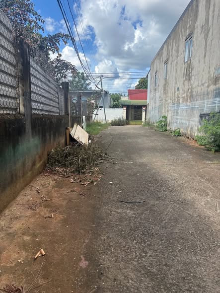 Nhà hẻm Vạn Xuân Buôn Ma Thuột 100m² giá 2.35 tỷ - Gần chợ, tiện ích đầy đủ!