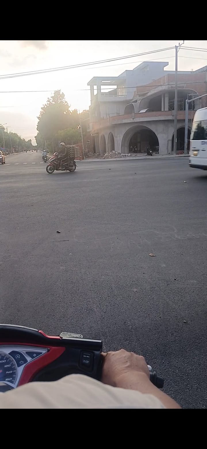 Đất 2 mặt tiền Long Hải 680m² giá 17 tỷ - Gần chợ và biển