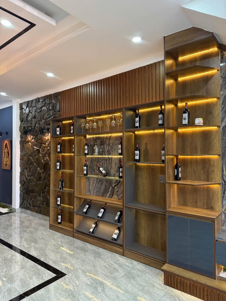 Nhà mặt tiền đường B3, Buôn Ma Thuột 125m² giá 3.7 tỷ - Thiết kế hiện đại, tiện nghi!