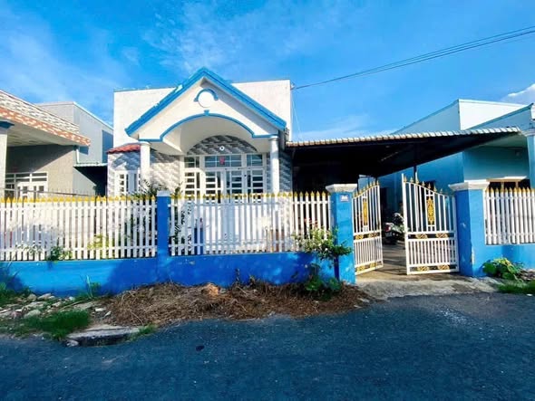 Bán nhà hẻm Đồ Chiểu, khu phố Thuận Hoà, 152m² giá 1.6 tỷ - Sổ hồng đầy đủ!