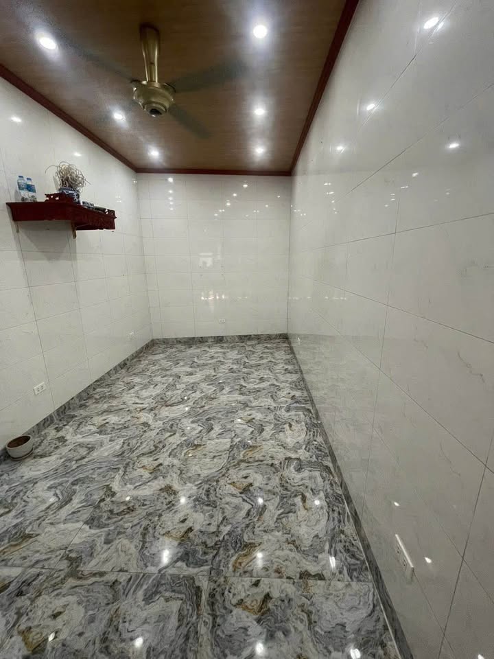 Nhà phố Lĩnh Nam Hoàng Mai 25m² giá 2.15 tỷ - Nhà đẹp, vị trí thuận lợi!