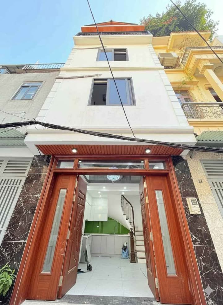 Nhà 5 tầng Phạm Văn Đồng 27m² giá 6 tỷ - Ô tô vào cửa, gần Công viên Hòa Bình!