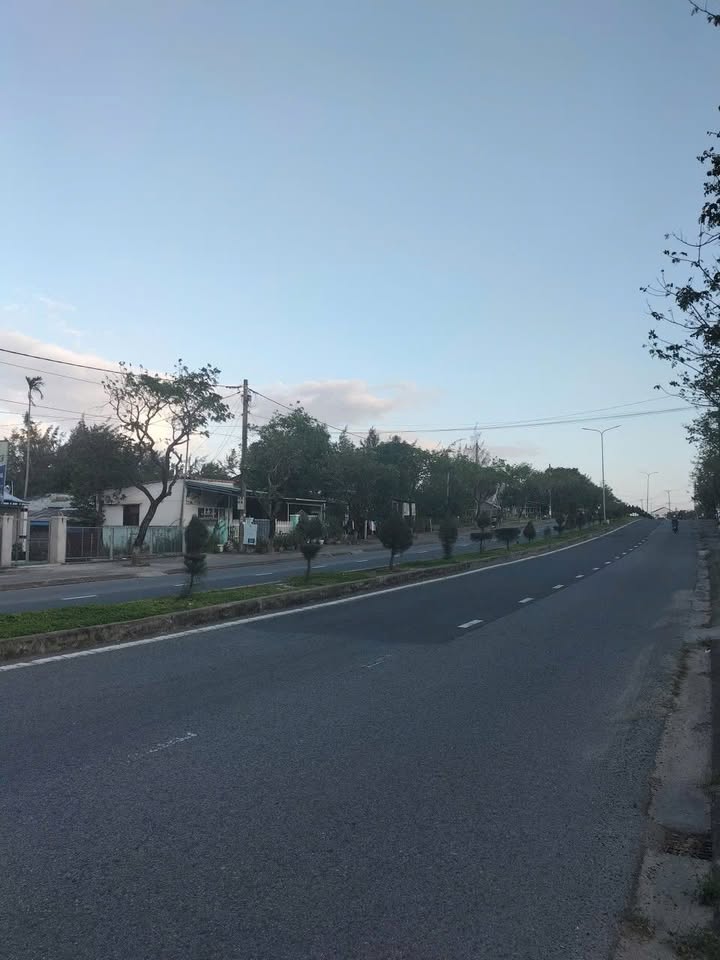 Đất mặt tiền Lạc Long Quân, Hội An 235m² giá 1x tỷ - Cơ hội đầu tư hấp dẫn!