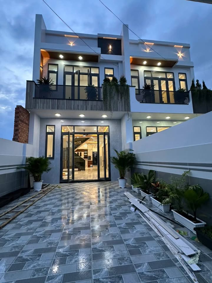 Nhà đẹp tại Mỹ Hạnh Bắc, Đức Hòa, 150m² giá chỉ 3.1 tỷ - Sổ hồng riêng chính chủ!