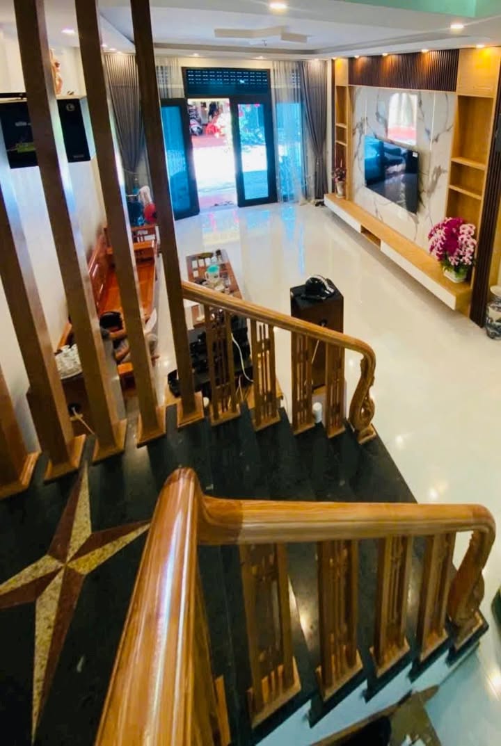 Nhà đẹp 2 tầng đường Hàng Cau, Thanh Hóa 75m² giá 4 tỷ - Gần chợ, trường học!