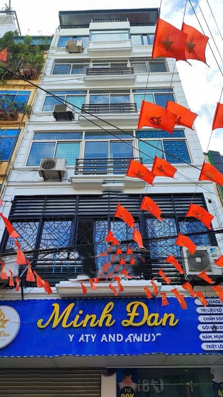 Cho thuê nhà mặt phố Hồ Giám, Đống Đa 40m² - Thang máy riêng, sẵn sàng vào ở!