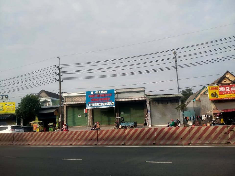 Nhà cho thuê nguyên căn mặt tiền đường ĐT743, Bình Dương 120m² - Kinh doanh đa ngành nghề