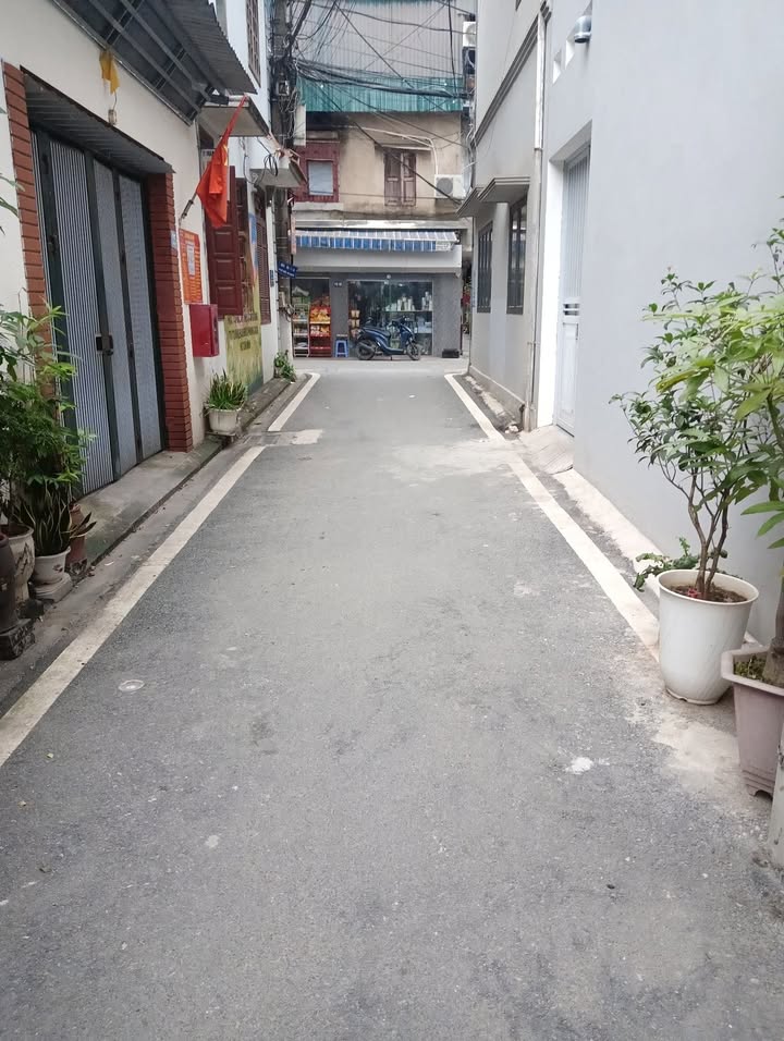 Nhà 2 Tầng Đức Giang 105m² giá 17.8 tỷ - Sẵn sàng vào ở ngay!