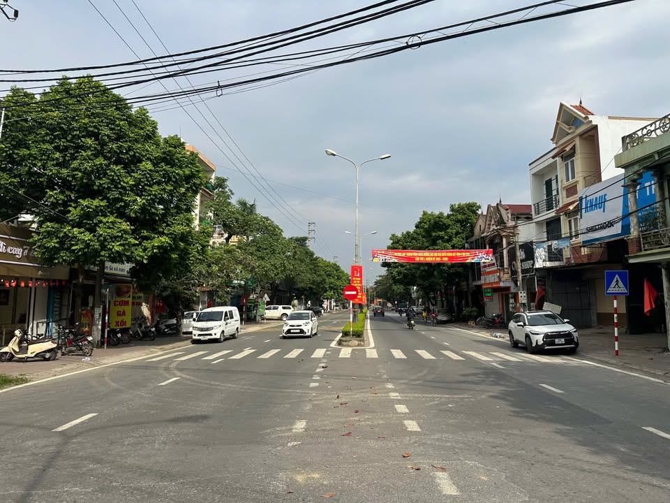 Đất tặng nhà cấp 4 cho thuê tại đường Hùng Vương, Vĩnh Yên, Vĩnh Phúc - Chỉ 4 tỷ!