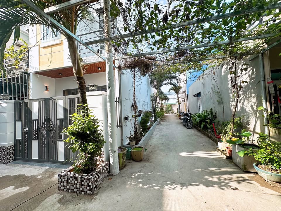 Nhà bán Cần Giuộc 48m² giá 920 triệu - Căn góc thoáng mát