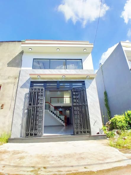 Nhà khu dân cư Xuyên Á - Mỹ Hạnh Nam 67m² giá chỉ 2.2 tỷ - Sổ hồng riêng, sẵn sàng vào ở!