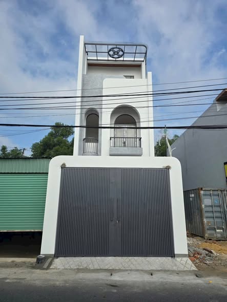 Nhà phố Phú Mỹ Thủ Dầu Một 210m² giá 4.6 tỷ - Mặt tiền đường DX 043 thuận tiện!