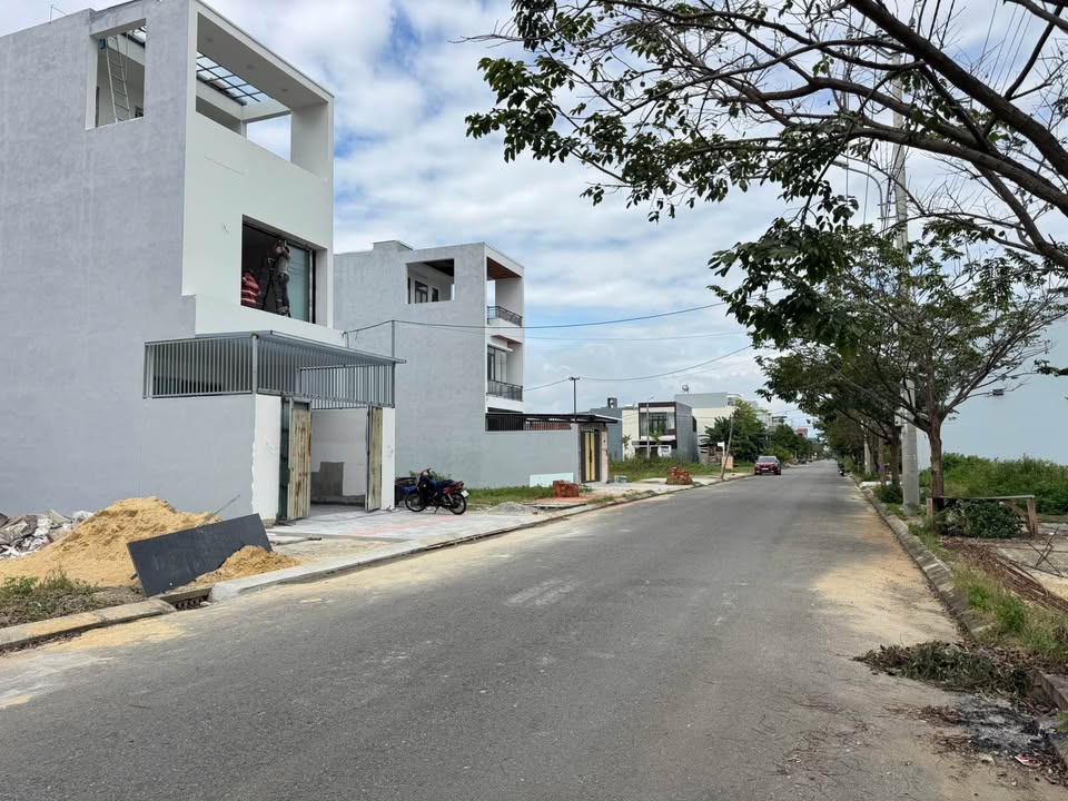 Đất nền đường Phạm Đình Bân, quận Ngũ Hành Sơn, 100m² giá 4.x tỷ - Vị trí đẹp, giao thông thuận lợi!