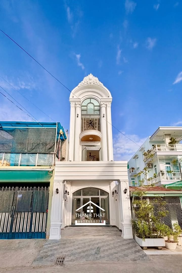 Nhà phố 2 tầng phong cách tân cổ điển mặt tiền đường nhựa 4 tỷ - Gần bờ kè Mỹ Tho!