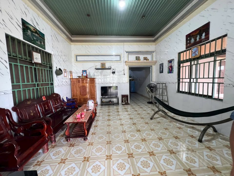 Nhà mặt tiền ĐT782 Gò Dầu 100m² giá 2 tỷ - Kinh doanh thuận lợi!