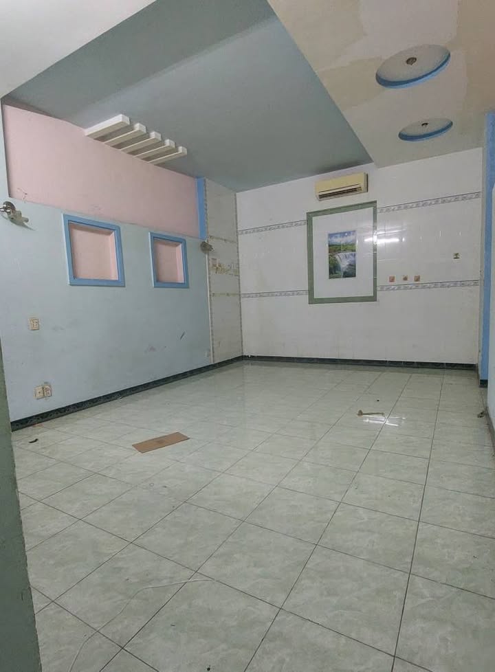 Cho thuê nhà nguyên căn hẻm 8m Khuông Việt 90m² giá 17 triệu - Nhà mới sơn sửa 100%!