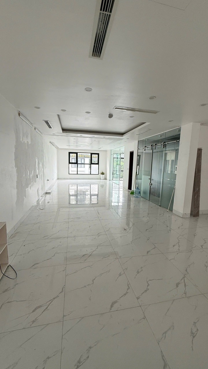 Cho thuê sàn văn phòng tầng 3 Vinhome Gardennia 120m² giá 22 triệu - Vị trí đắc địa, vào luôn!