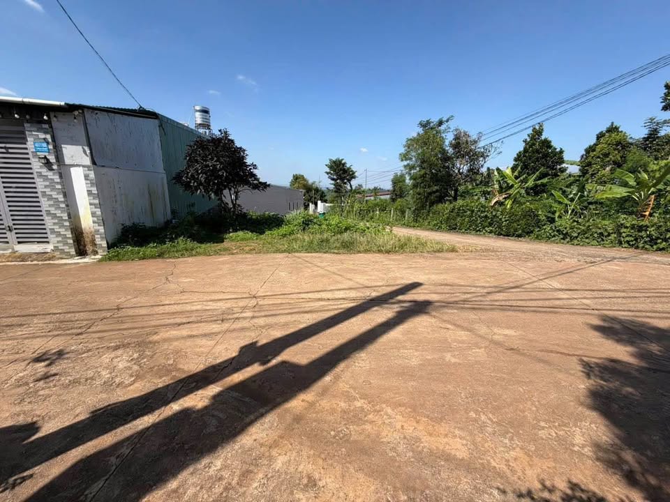 Nhà góc 2 mặt tiền Hẻm 451 Y Moan, Buôn Ma Thuột, 98m² - Sổ hồng chính chủ, giá tốt!