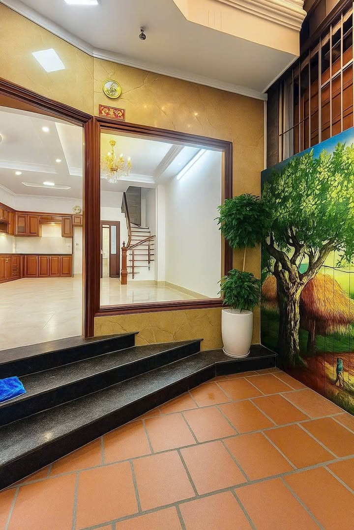 Nhà phố Văn Miếu Đống Đa 62m² giá 10 tỷ - Sổ đỏ chính chủ, cách phố chỉ vài bước!