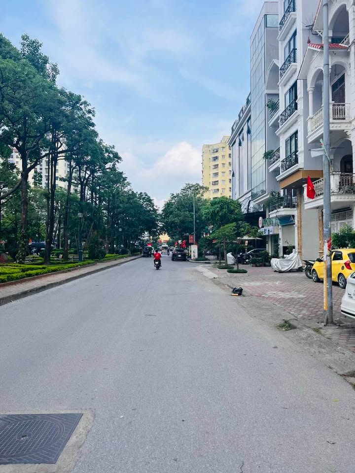 Nhà mặt phố Đại Kim 53m² giá 20 tỷ - Kinh doanh đa ngành nghề, ô tô tránh!