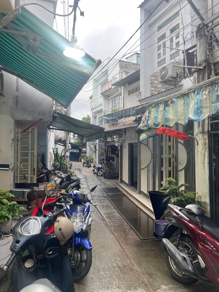 Nhà riêng tại Lê Văn Quới, Bình Tân 16m² giá 1 tỷ - Sổ hồng riêng, hẻm rộng thoáng!