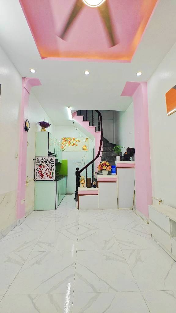 Nhà phố Lĩnh Nam, Hoàng Mai 25m² giá 5.35 tỷ - Sổ đỏ vuông vắn, gần ô tô tránh!