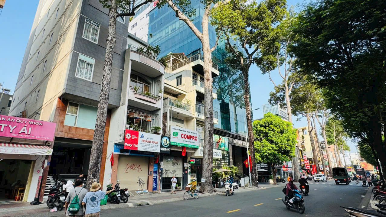 Nhà mặt tiền góc Sương Nguyệt Anh, Quận 1, 75m² giá 43 tỷ - Cơ hội đầu tư tuyệt vời!