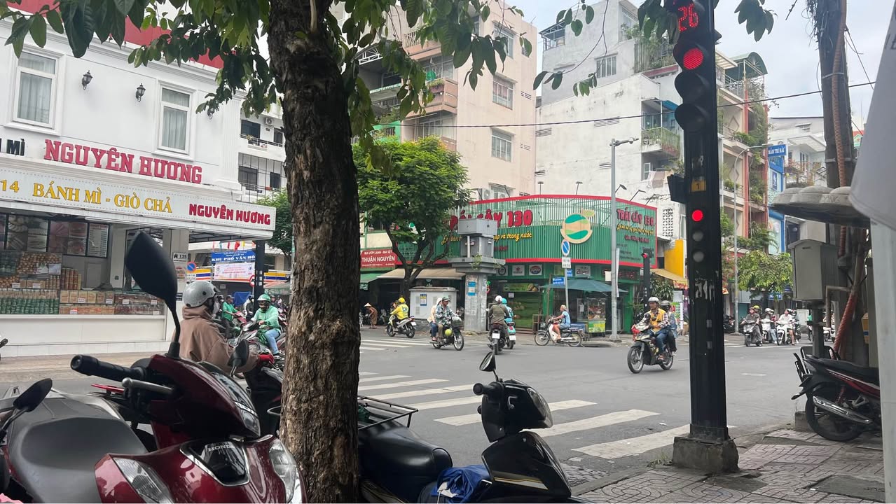 Mặt tiền Nguyễn Đình Chiểu Quận 3 63m² giá 30 tỷ - Kinh doanh sầm uất!