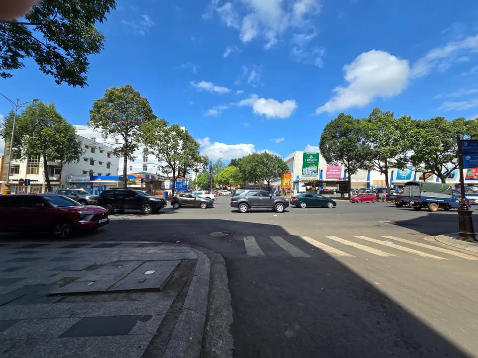 Khách sạn 5 tầng mặt tiền đường Cao Đạt, Buôn Ma Thuột 298m² - Đầu tư sinh lời hấp dẫn!