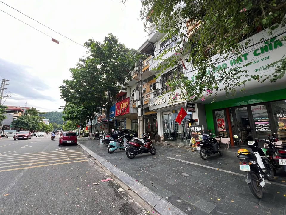 Nhà 2 tầng 1 tum đường Quy Hoá Lào Cai 90m² giá 5.9 tỷ - Vị trí kinh doanh đắc địa!