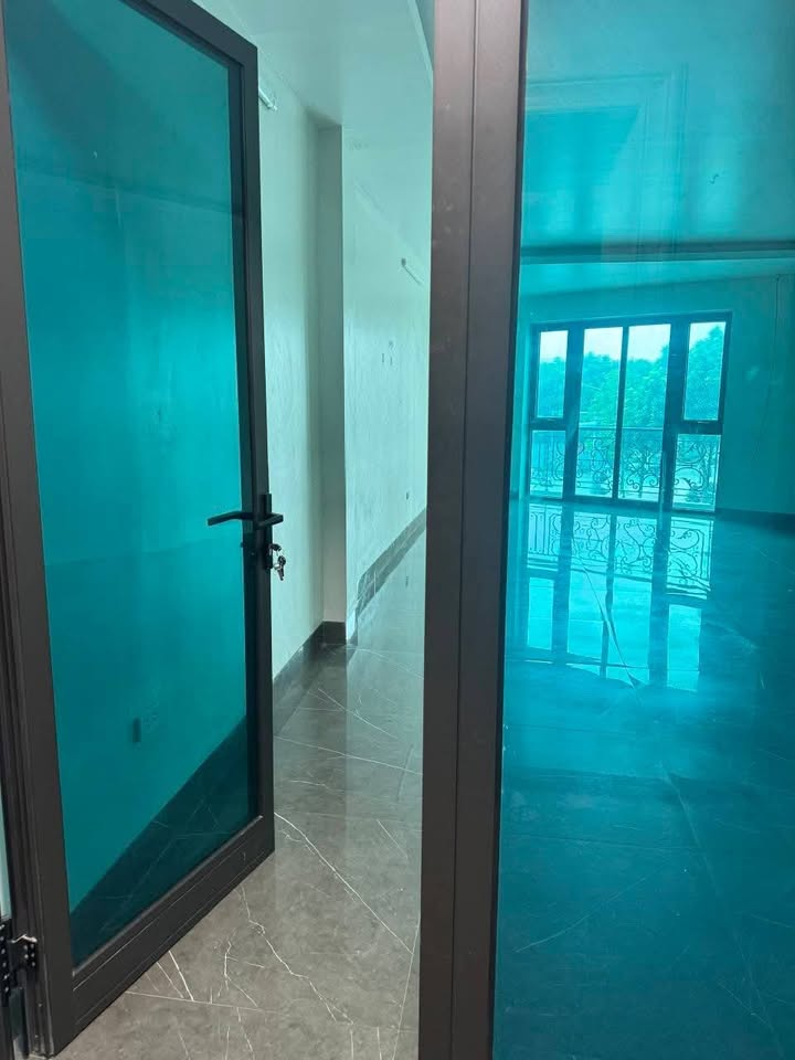 Cho thuê văn phòng tại đường Hồng Tiến, 50m² - Kinh doanh sầm uất, đầy đủ tiện nghi!