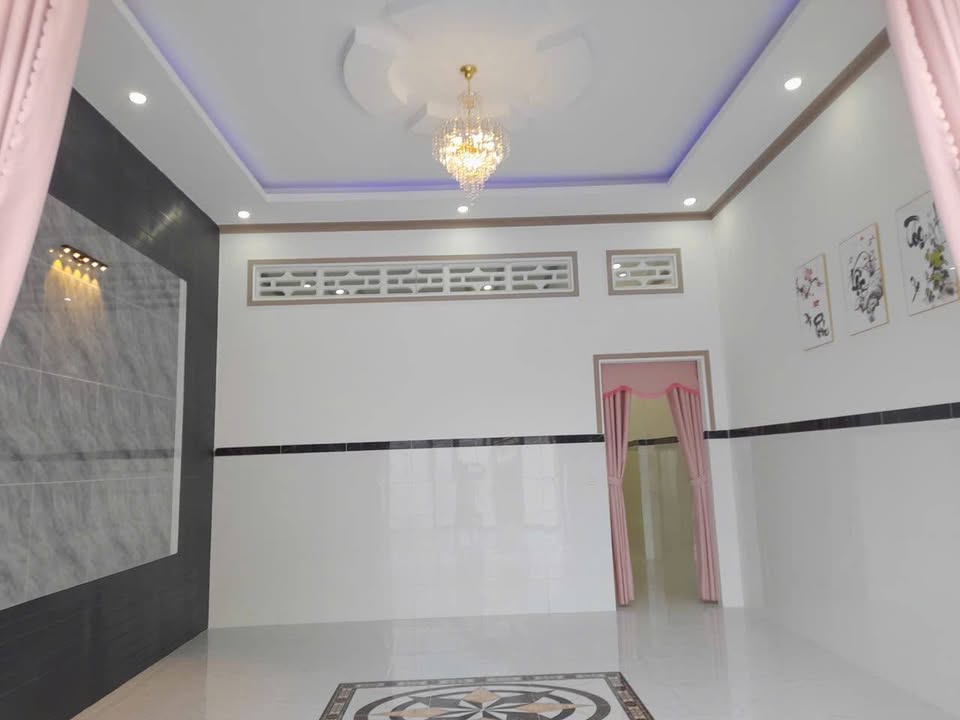 Nhà mới hiện đại phường Long Hoa, Tây Ninh 170m² giá 1.35 tỷ - Thiết kế sân rộng rãi!