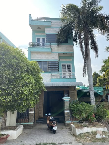 Nhà 1 trệt 2 lầu mặt tiền đường Cách Mạng Tháng 8, Cần Thơ – DT 308m² giá chỉ 4,5 tỷ!