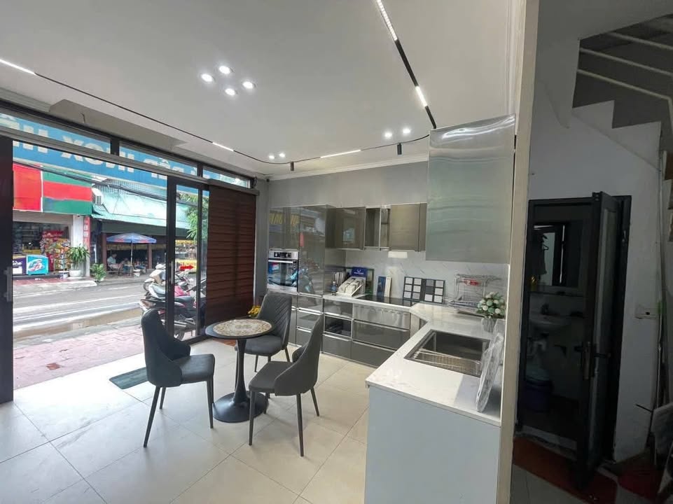 Nhà mặt phố Mộ Lao 30m² giá chỉ 10 triệu - Cơ hội thuê lý tưởng!