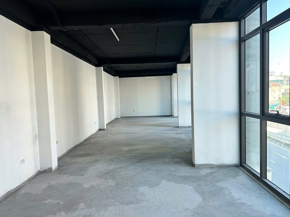 Cho thuê FrontHouse mặt phố Hồng Tiến, 80m² - Không gian kinh doanh lý tưởng!