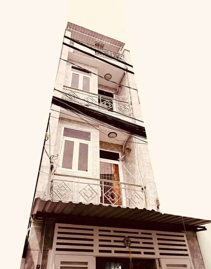 Nhà 4 tầng BTCT hẻm 3 gác Tôn Thất Thuyết, Quận 4 giá 3.999 tỷ - An ninh, tiện ích đầy đủ!