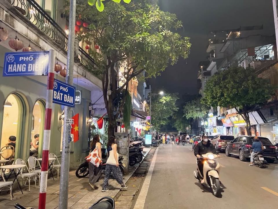 Mặt tiền phố Bát Đàn, Hoàn Kiếm 120m² giá 72 tỷ - Đầu tư sinh lời tuyệt vời!