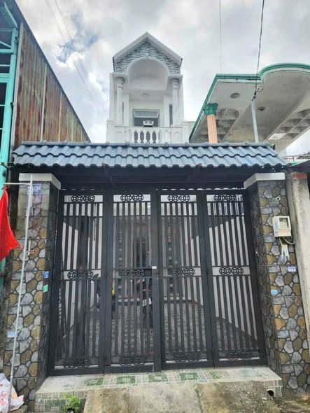 Nhà mặt tiền Hóc Môn 80m² giá 4.8 tỷ - Kinh doanh ngay!