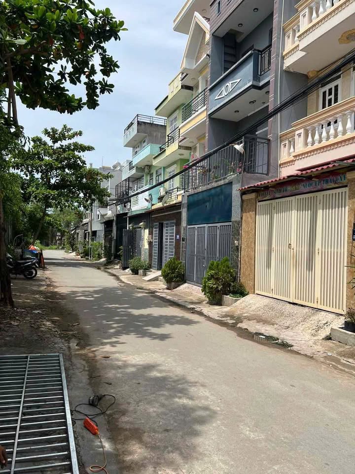 Đất nền Phú Hữu, Quận 9, 100m² giá 5 tỷ - Cơ hội đầu tư hấp dẫn!