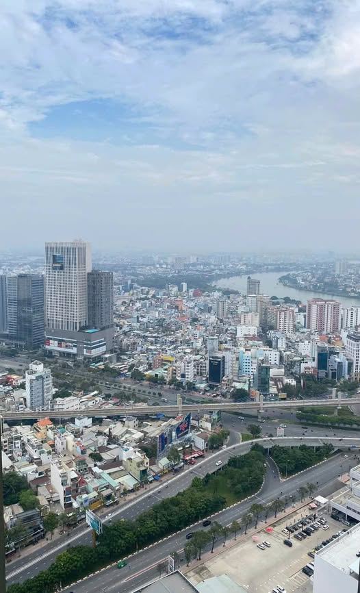 Căn hộ Vinhomes Central Park 81.5m² giá 10.5 tỷ - Nội thất FNT sang trọng!