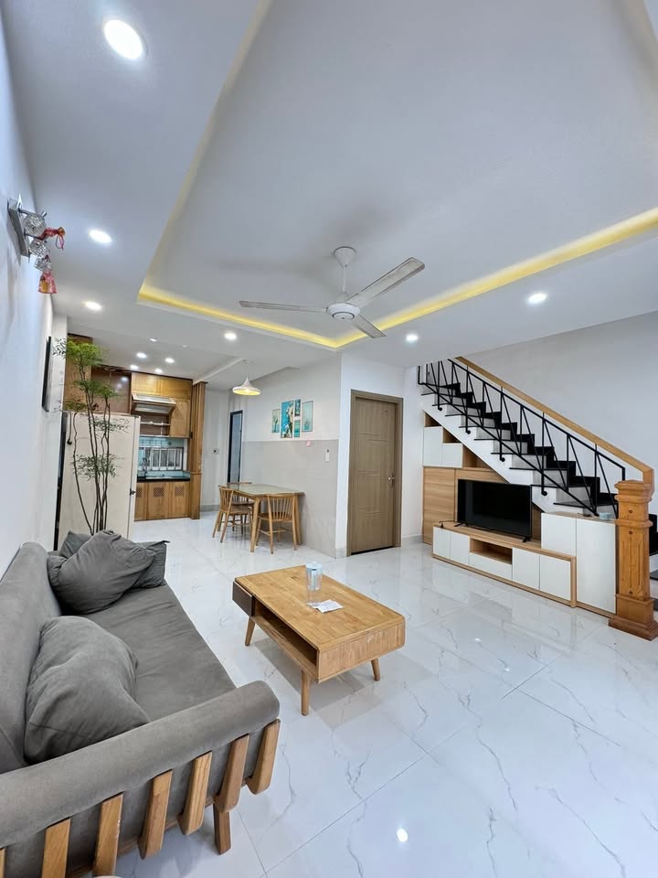 Nhà 3 tầng đường Ba Đình, phường Thạch Thang, quận Hải Châu - Giá chỉ 5.85 tỷ!