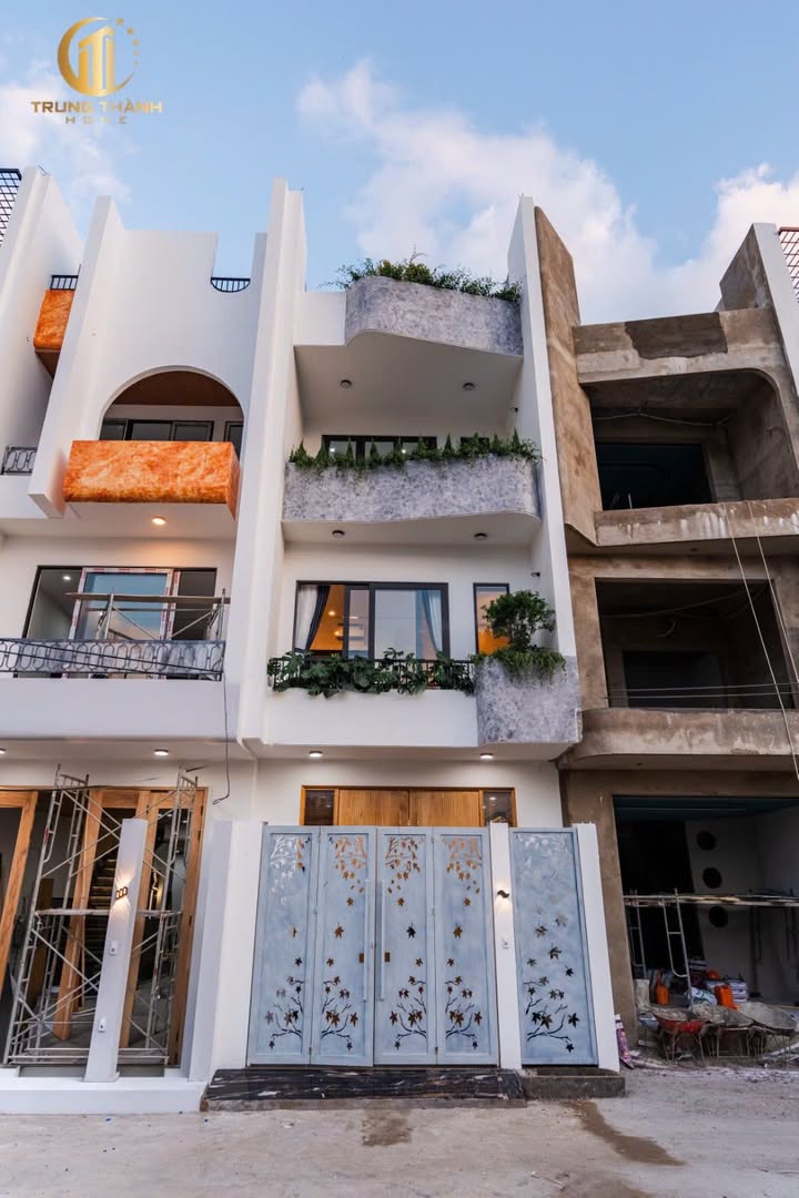 Nhà 3 tầng đường Nguyễn Tất Thành, Đà Nẵng 60m² giá 6 tỷ - Gần biển và công viên!