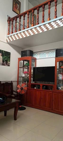 Nhà phố 2 tầng mặt tiền đường 30/4, Châu Đốc 75m² giá 2.3 tỷ - Dọn vào ở ngay!